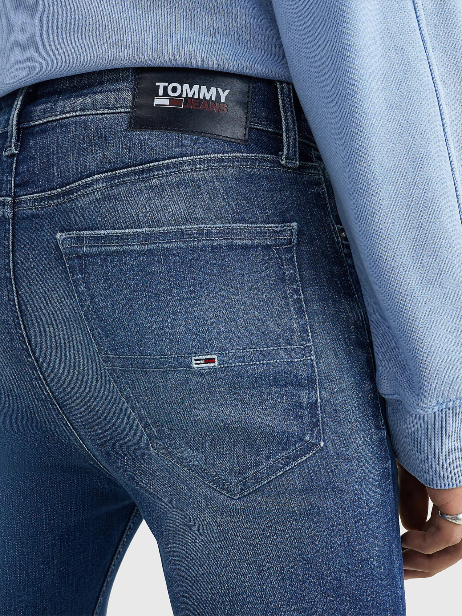 detail Tommy Jeans pánské modré džíny SCANTON