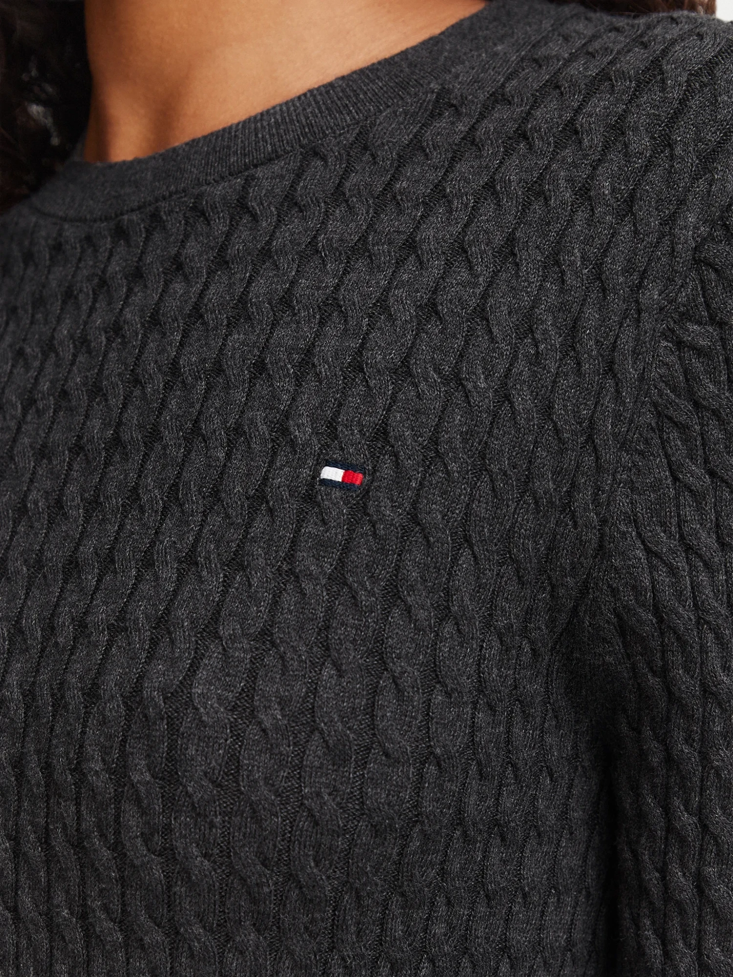 detail Tommy Hilfiger dámský tmavě šedý svetr