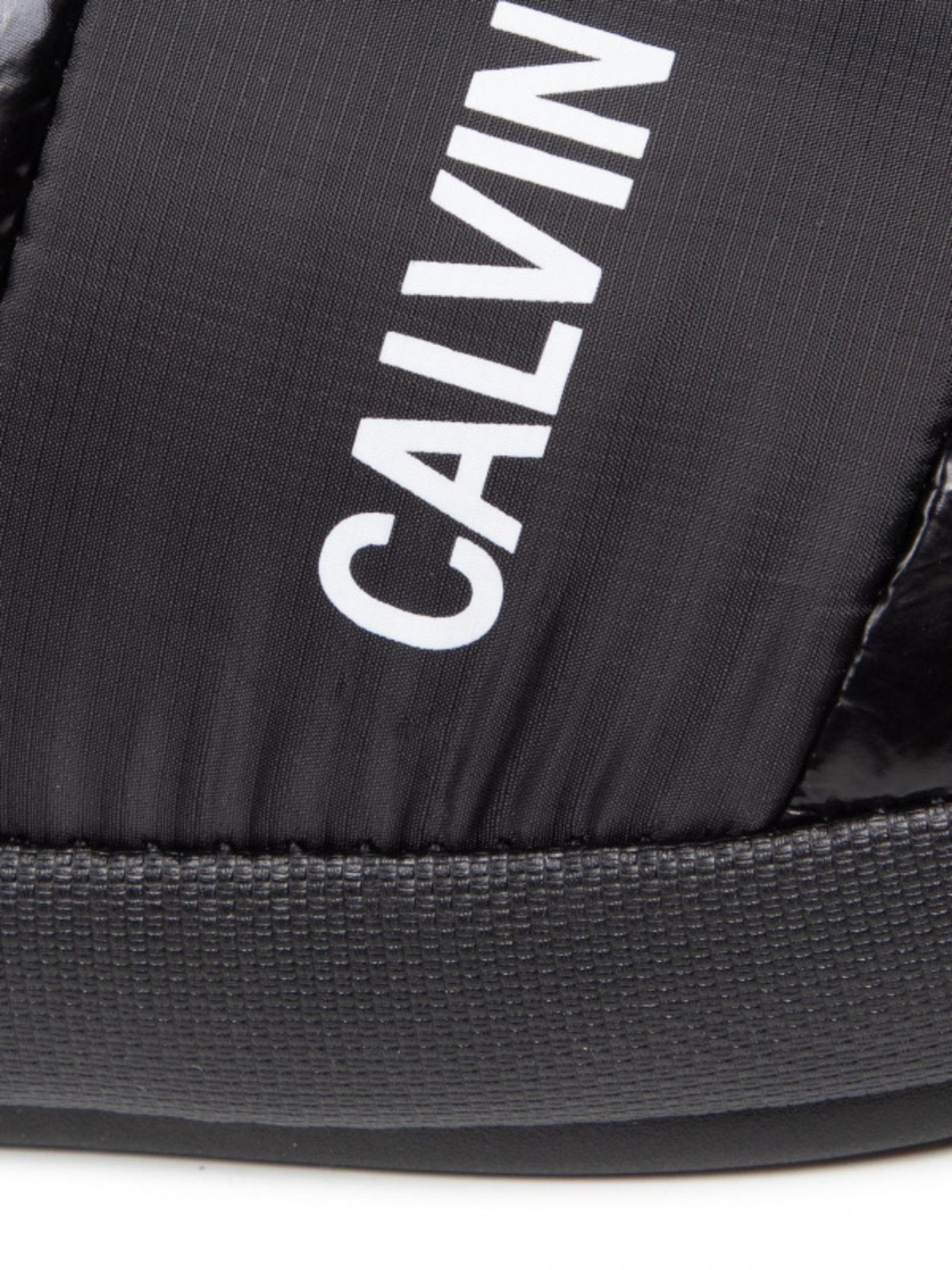 detail Calvin Klein dámské černé bačkory