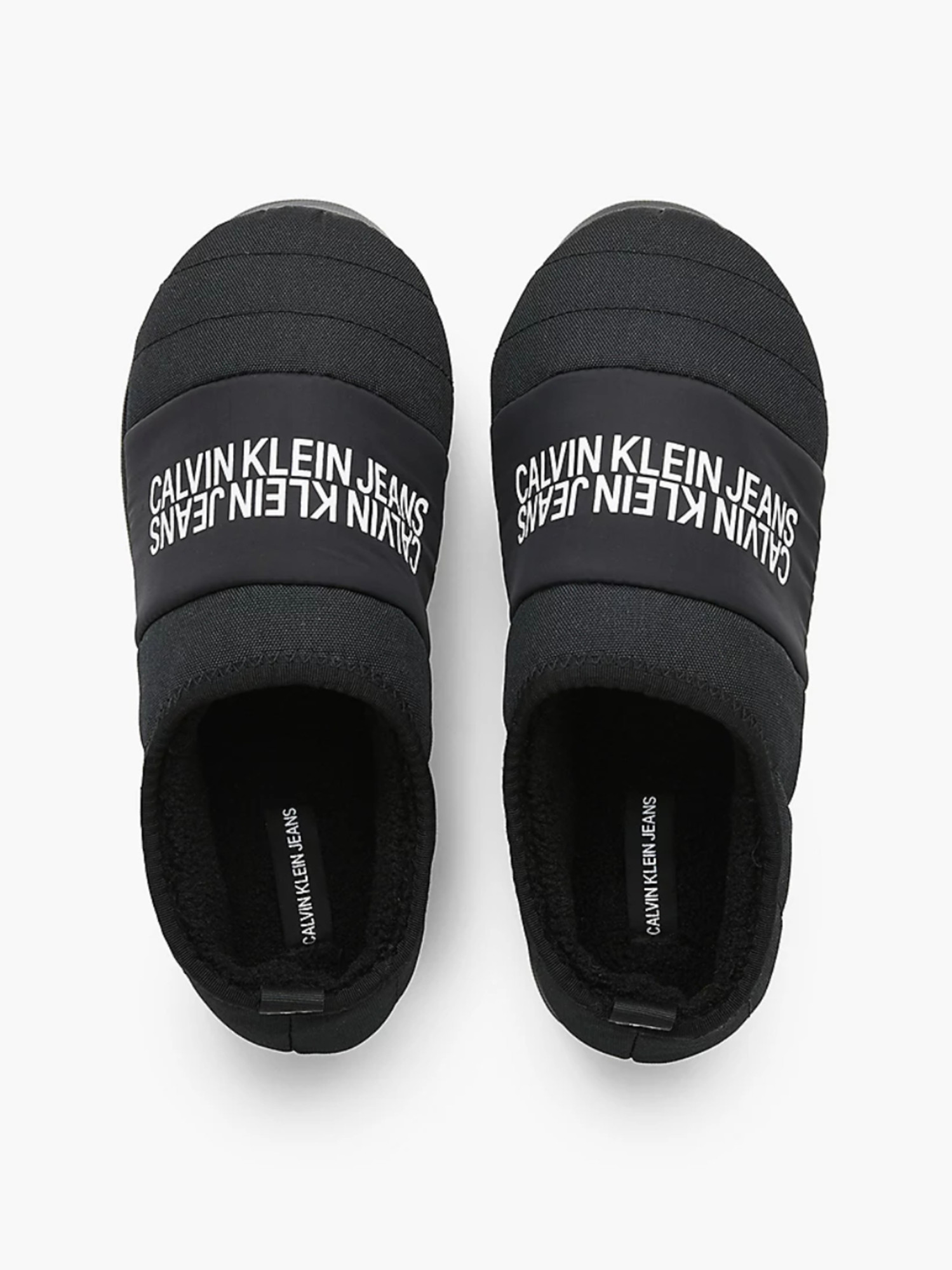 detail Calvin Klein pánské černé bačkory