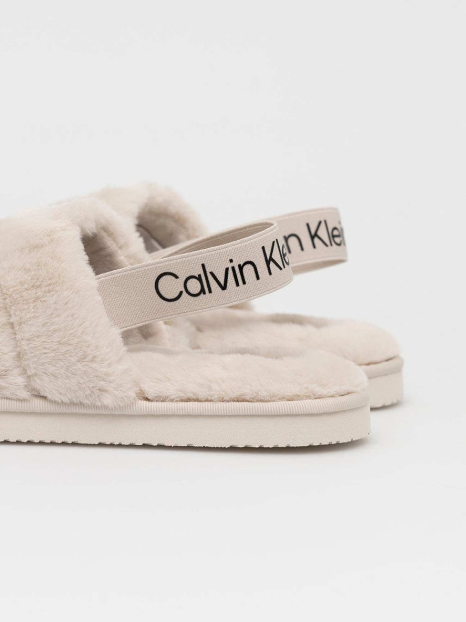 detail Calvin Klein dámské smetanové papuče