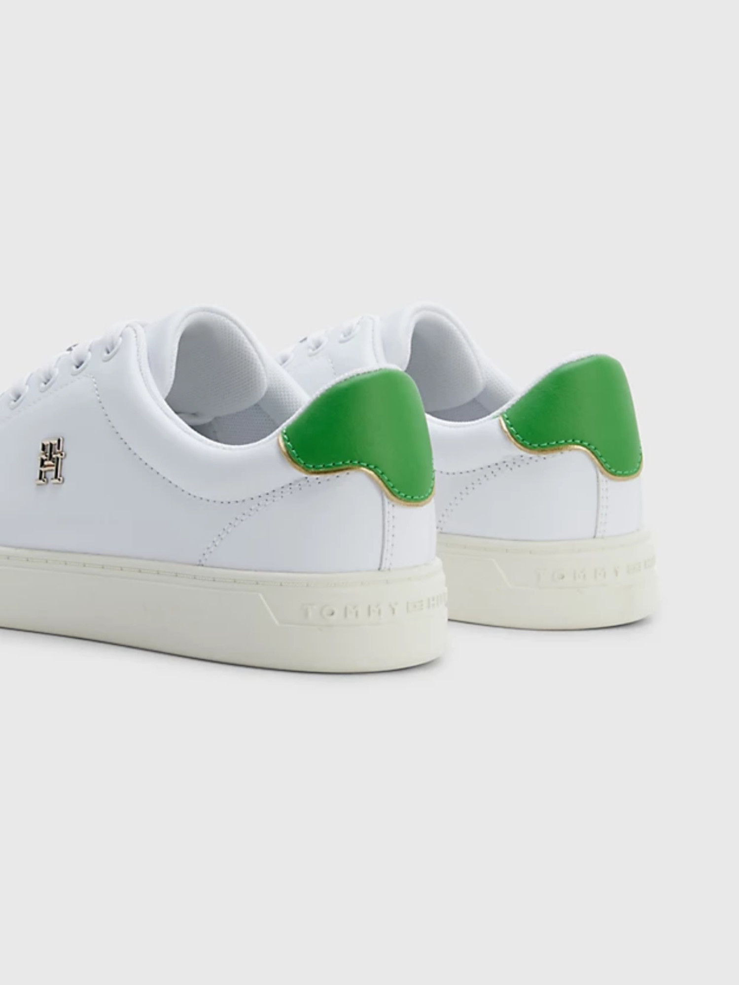 detail Tommy Hilfiger dámské bílé kožené tenisky