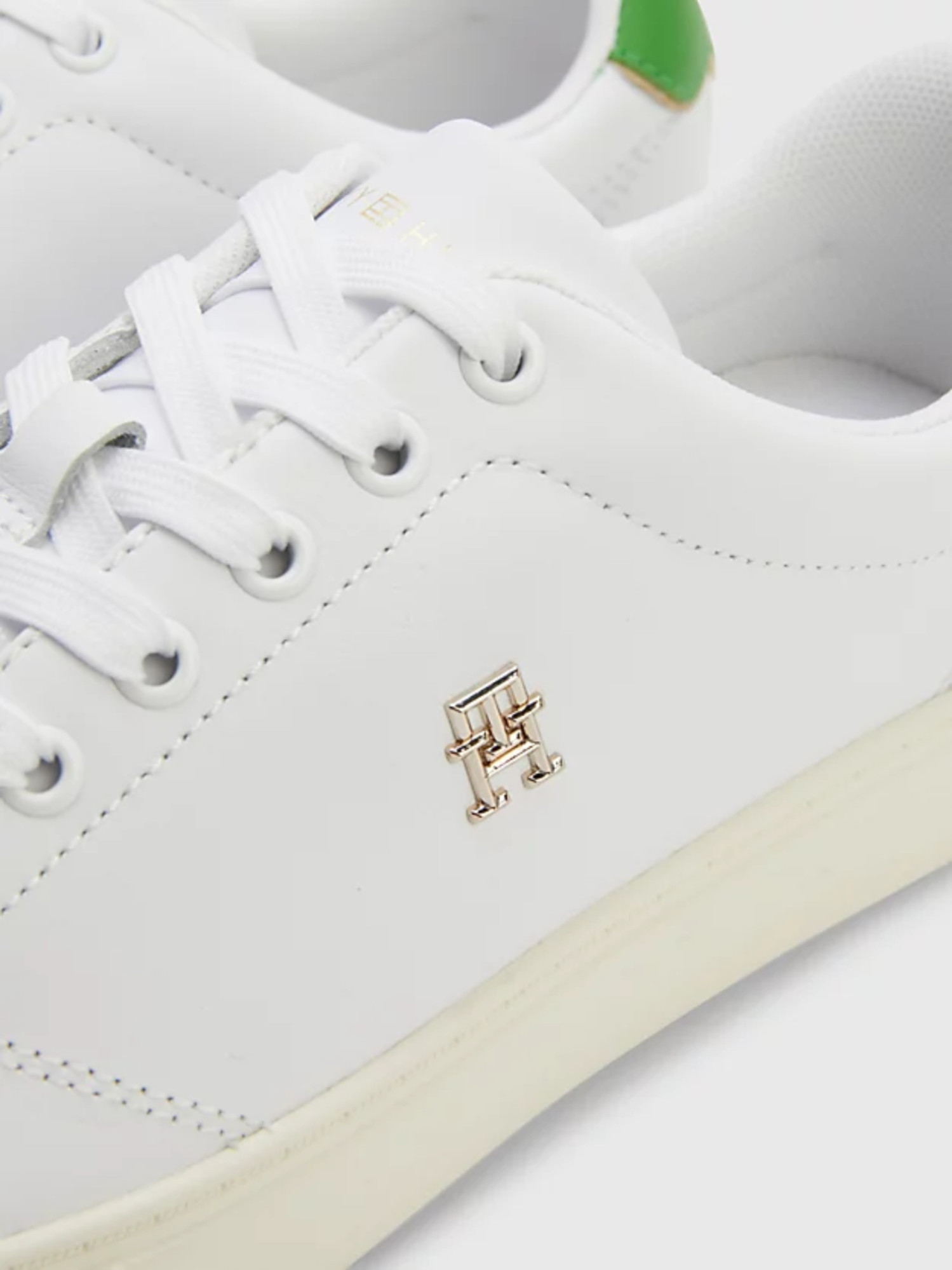 detail Tommy Hilfiger dámské bílé kožené tenisky