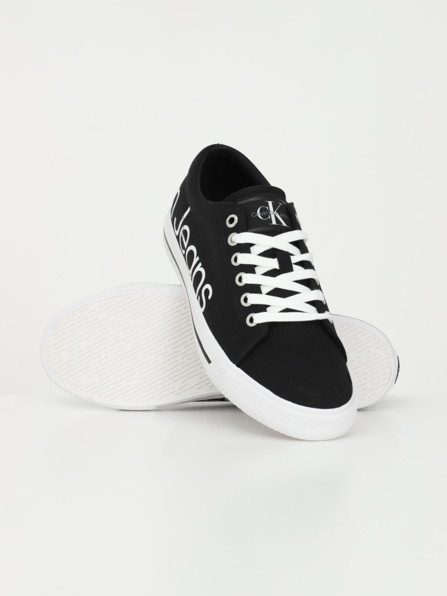 detail Calvin Klein dámské černé tenisky