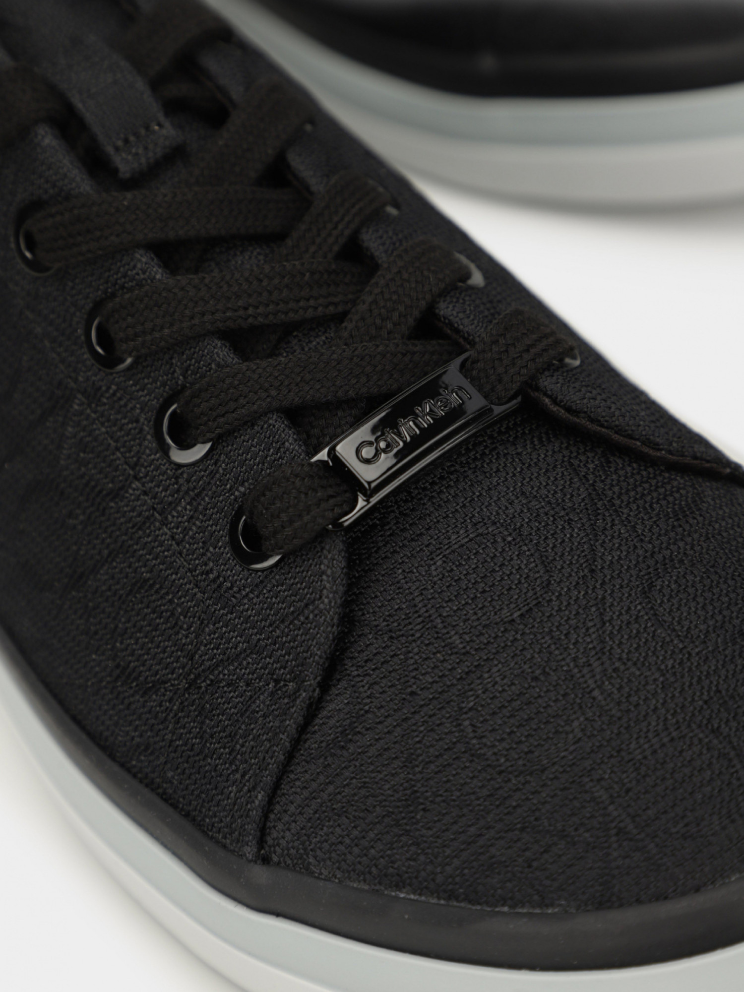 detail Calvin Klein dámské černé tenisky