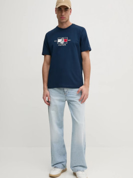 náhled Tommy Hilfiger pánské tmavě modré tričko