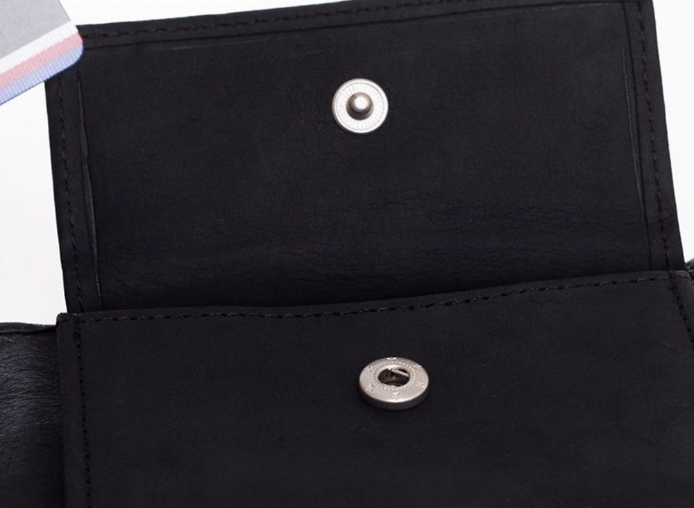 detail Tommy Hilfiger pánská peněženka Johnson