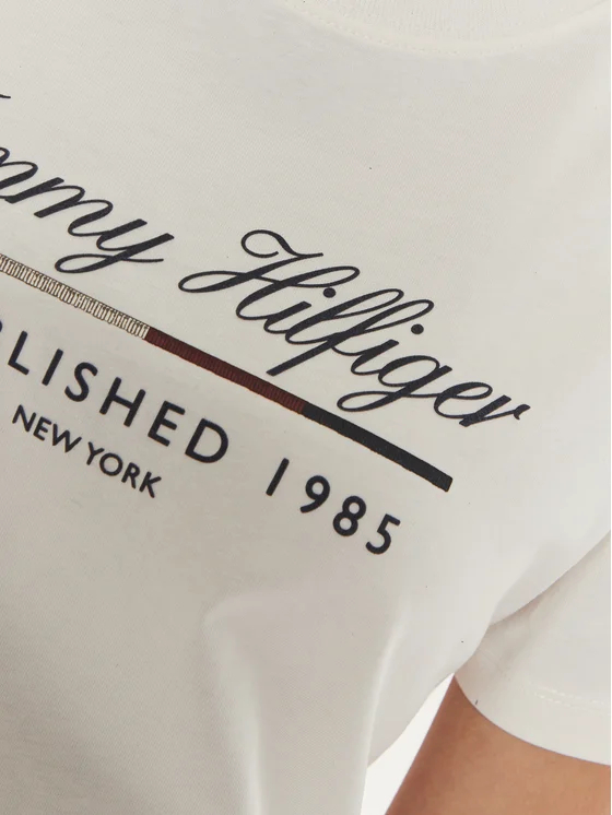 detail Tommy Hilfiger dámské bílé triko