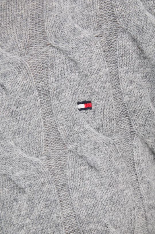 detail Tommy Hilfiger dámský šedý vlněný svetr