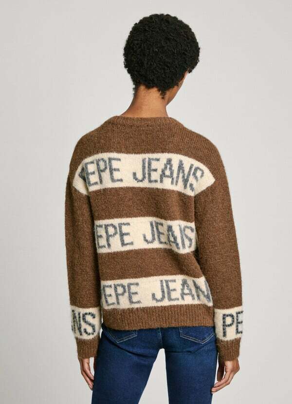 detail Pepe Jeans dámský hnědý svetr HELMI
